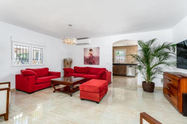 Casa independiente en calle Cormorà