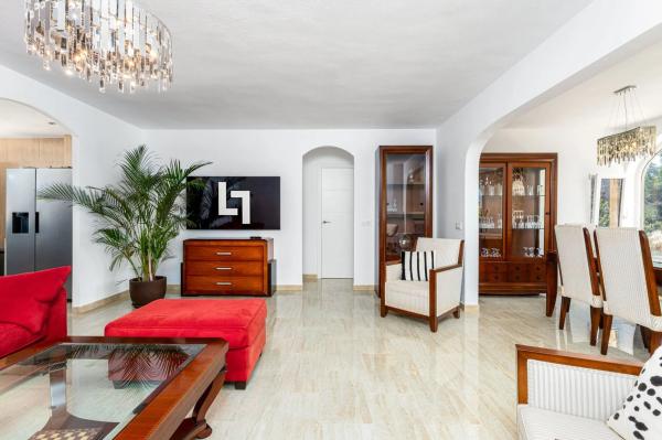 Casa independiente en calle Cormorà