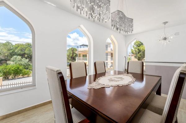 Casa independiente en calle Cormorà