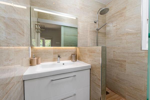 Casa independiente en calle Cormorà