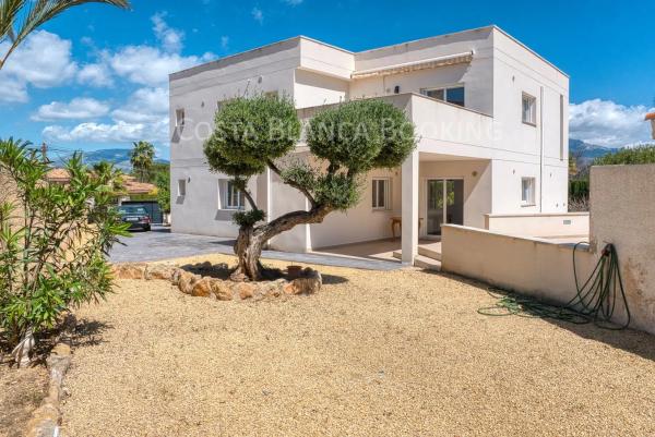 Casa independiente en calle Ulisses