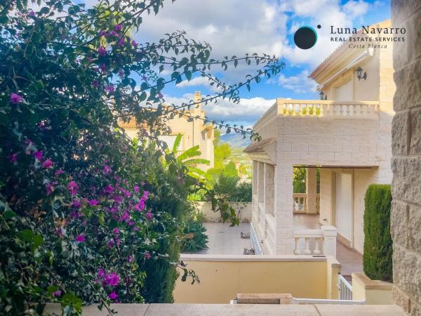 Chalet adosado en calle Pinsà, 3