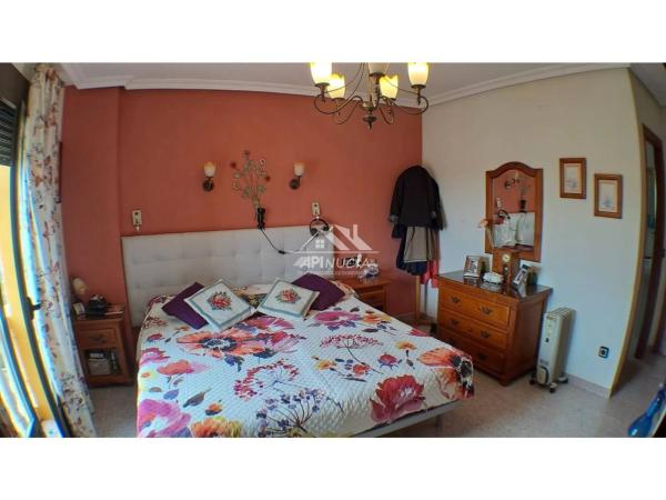 Chalet en avenida Carbonera, 66 -68