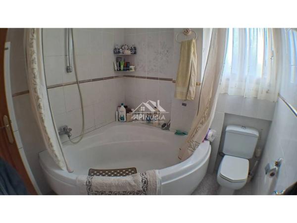 Chalet en avenida Carbonera, 66 -68