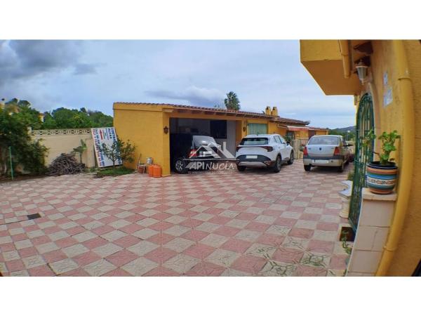 Chalet en avenida Carbonera, 66 -68