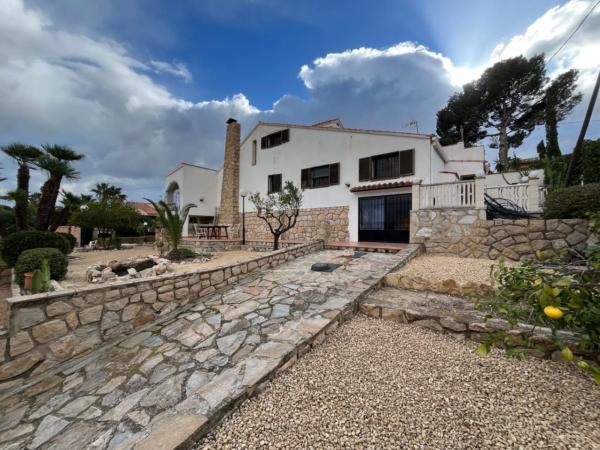 Casa independiente en calle Quevedo