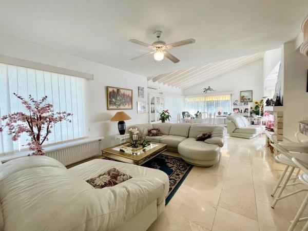 Casa independiente en calle Castanyers Bh