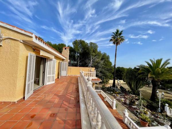 Casa independiente en calle Castanyers Bh