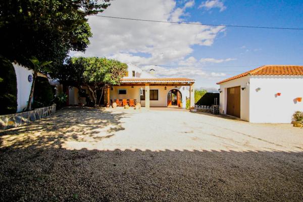 Casa independiente en calle Quevedo