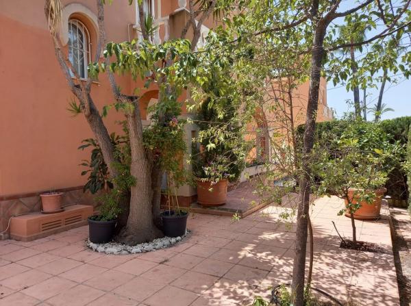 Casa independiente en calle Cormorà