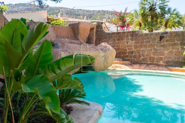 Casa independiente en calle Cormorà