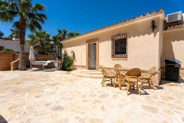 Casa independiente en calle Cormorà