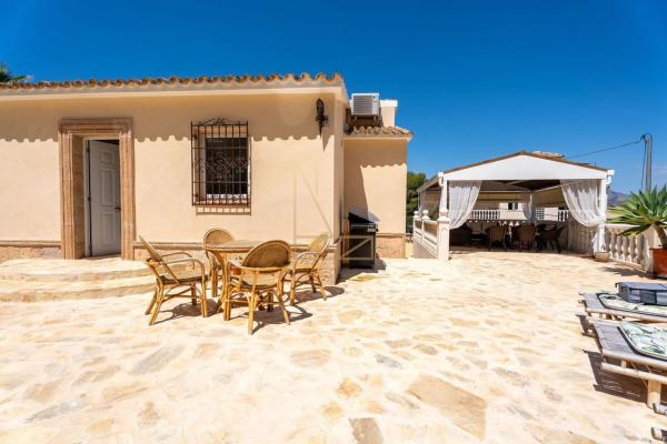 Casa independiente en calle Cormorà