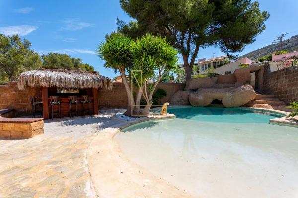 Casa independiente en calle Cormorà