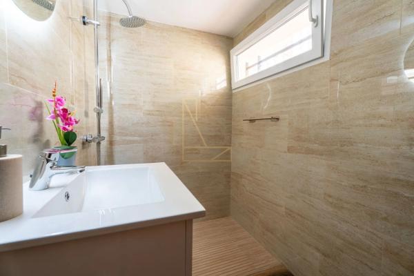 Casa independiente en calle Cormorà