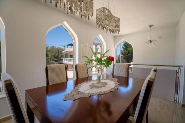 Casa independiente en calle Cormorà