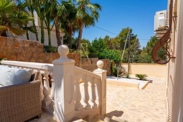 Casa independiente en calle Cormorà