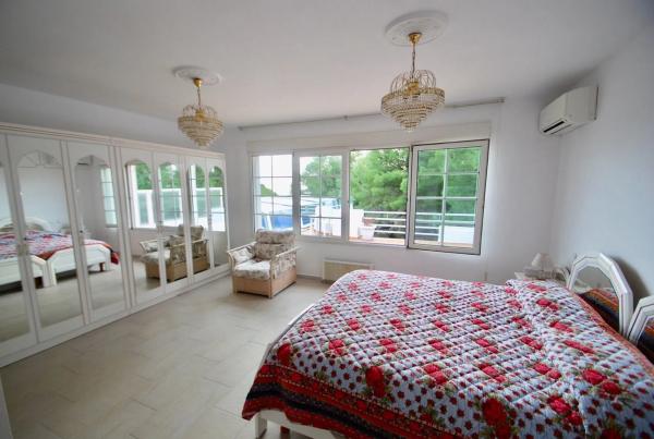 Casa independiente en calle Montseny