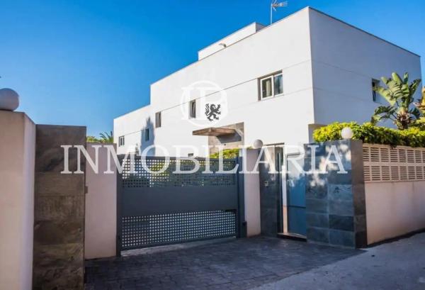 Casa independiente en calle Els Ares