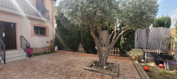 Casa independiente en avenida del Captivador