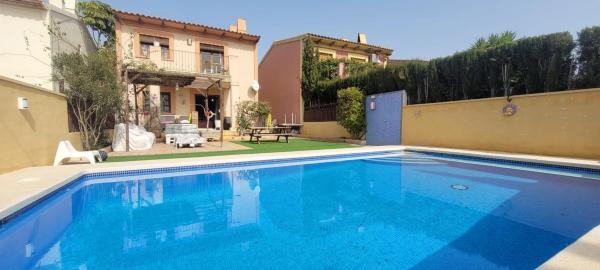 Casa independiente en avenida del Captivador