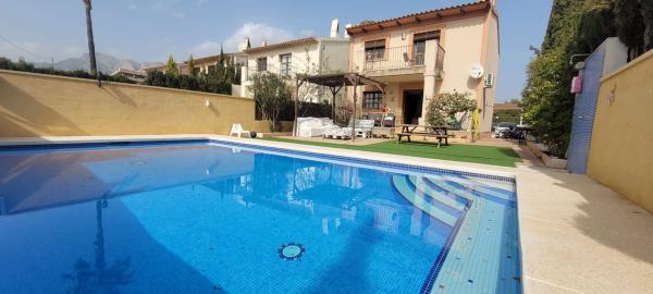 Casa independiente en avenida del Captivador