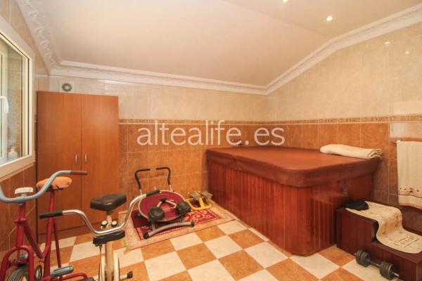 Casa independiente en calle Eurin