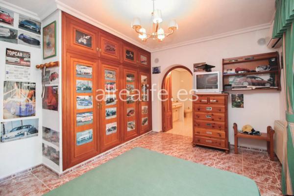 Casa independiente en calle Eurin