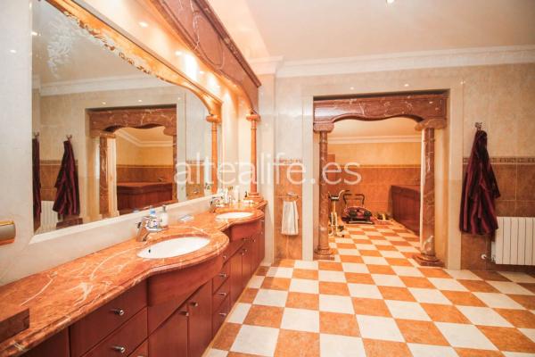 Casa independiente en calle Eurin