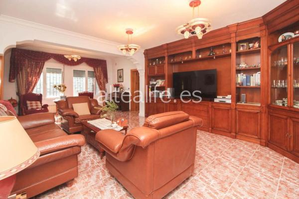 Casa independiente en calle Eurin