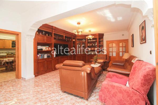 Casa independiente en calle Eurin