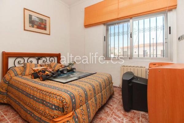 Casa independiente en calle Eurin