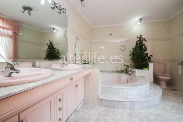 Casa independiente en calle Eurin