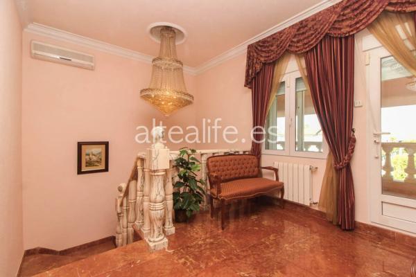 Casa independiente en calle Eurin