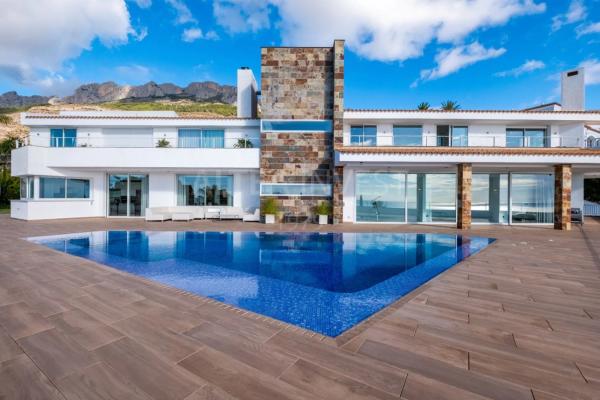 Casa independiente en avenida Principal, 60