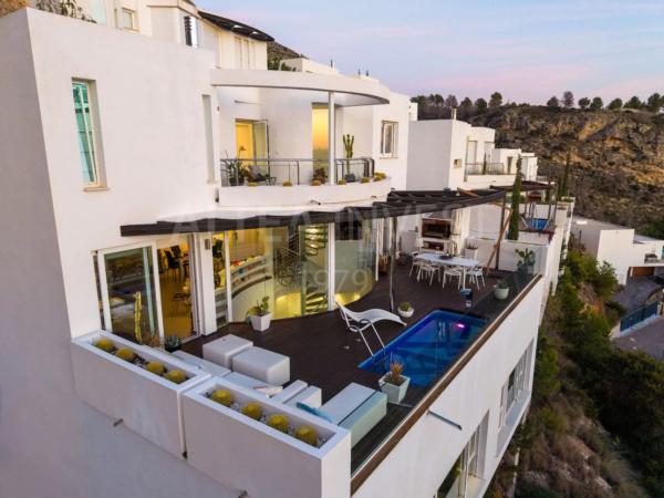 Casa independiente en calle Sondeo-s.a. II, 18