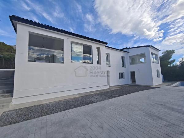 Casa independiente en calle l'Aitana