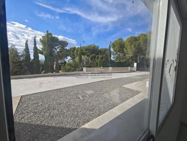 Casa independiente en calle l'Aitana