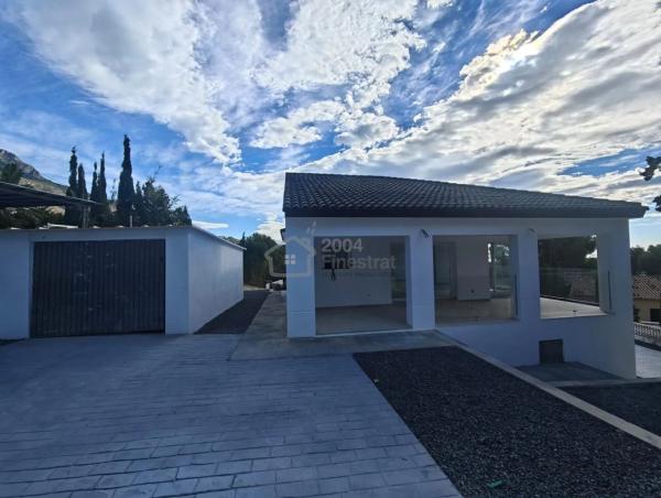Casa independiente en calle l'Aitana
