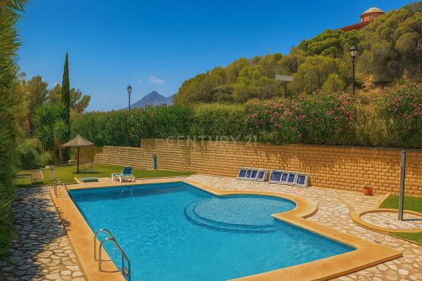 Chalet adosado en calle Austria