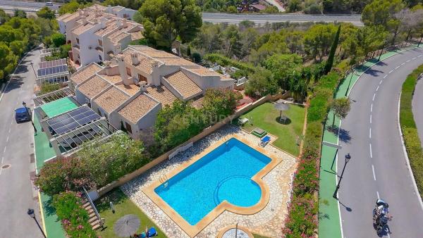 Chalet adosado en calle Austria