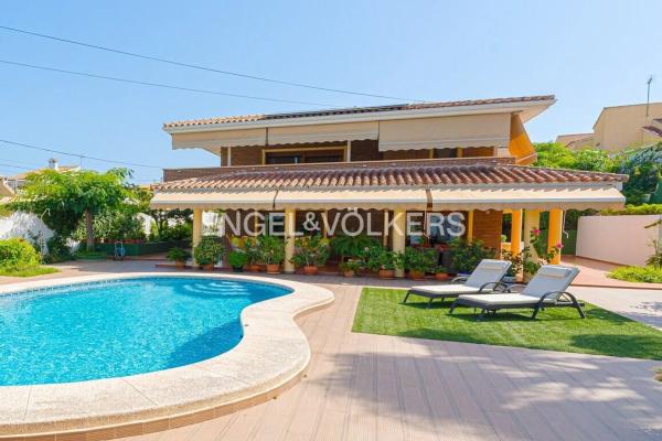 Casa independiente en avenida Doctor Severo Ochoa, 24