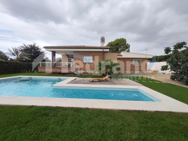 Casa independiente en calle Sorolla s/n