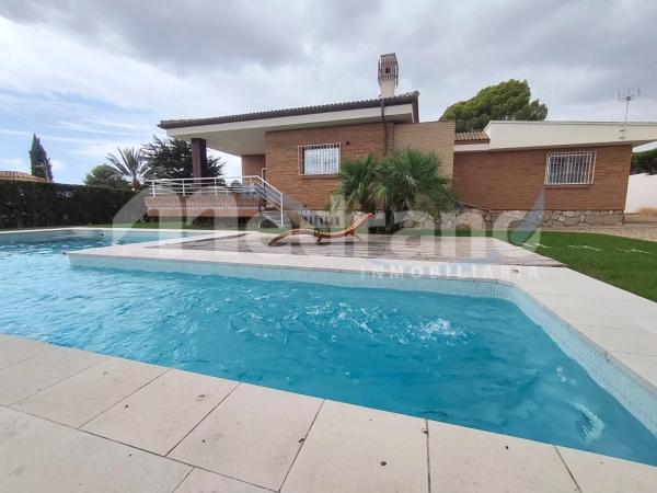 Casa independiente en calle Sorolla s/n