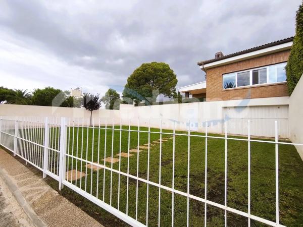 Casa independiente en calle Sorolla s/n
