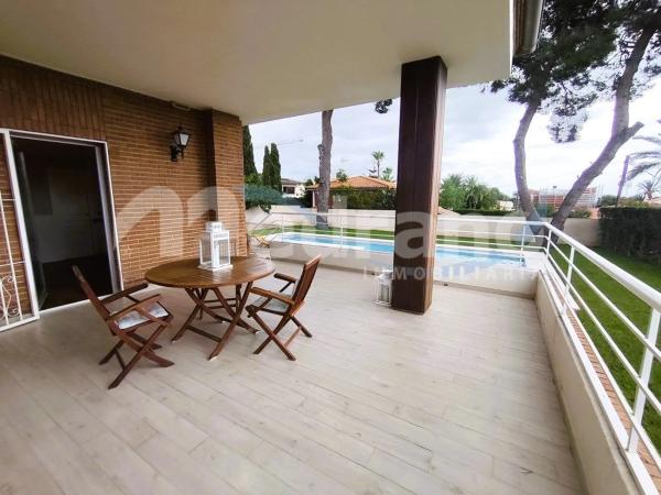 Casa independiente en calle Sorolla s/n