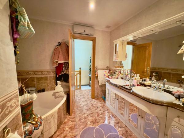 Chalet adosado en avenida de Inglaterra, 8