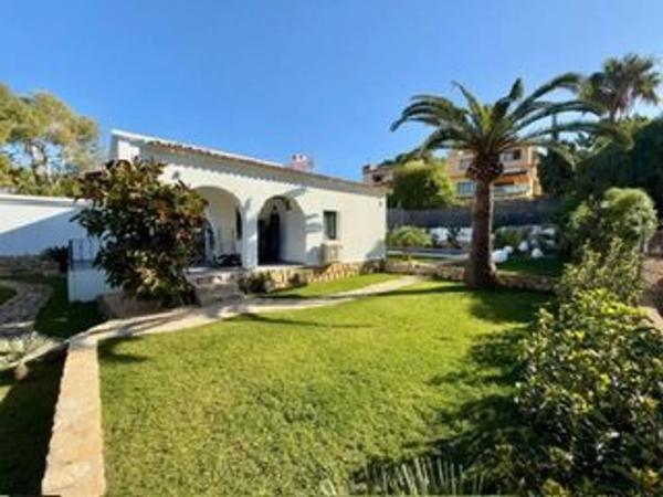 Casa independiente en calle Rumanía