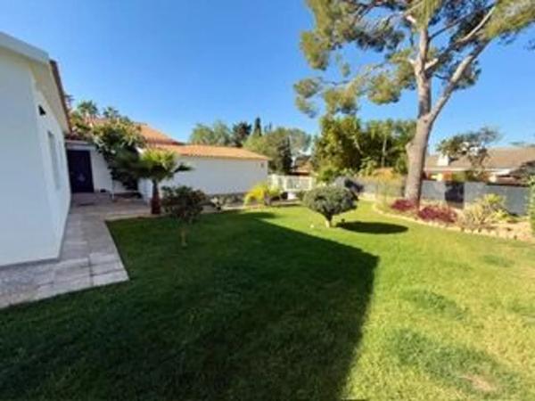 Casa independiente en calle Rumanía