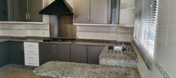 Casa independiente en calle Varsovia